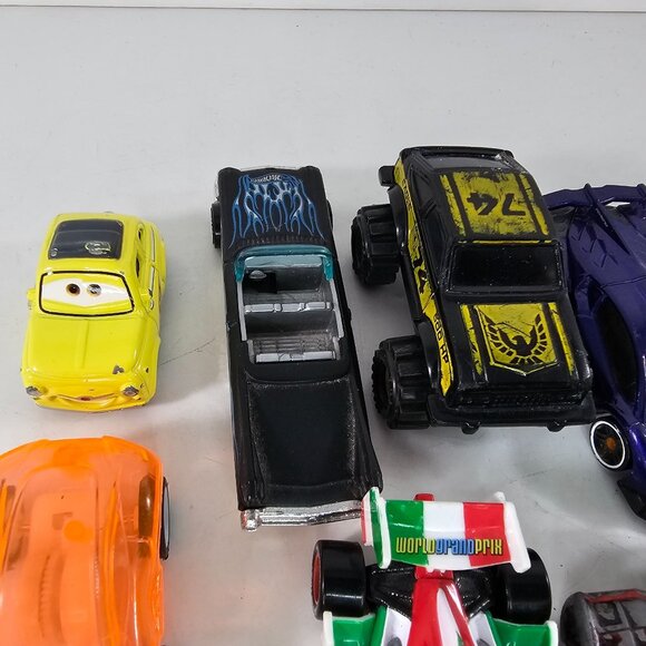 Mixed Toy Car Lot Matchbox Hot Wheels Assorted Styles Vintage Modern - Picture 10 of 10